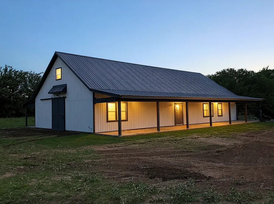Custom barndominium build in the Dallas area